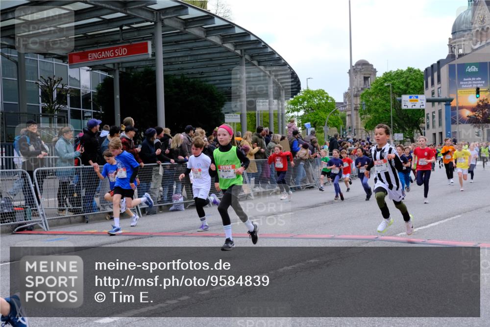 25.04.2026 - Das Zehntel Tim E. http://msf.ph/oto/9584839 25.04.2026 12:55:10 Ziel 10059, 10172, 10179, 10197, 10239, 10260, 10422, 10520, 10565, 10574, 10603, 10680, 10760, 10855, 10953, 11071, 11079, 11086, 11093, 11125, 11310, 11367, 11465, 11476, 11914, 11943, 12087, 12088, 12240, 12311, 12317, 12439, 12831, 12839, 13018 meine-sportfotos.de