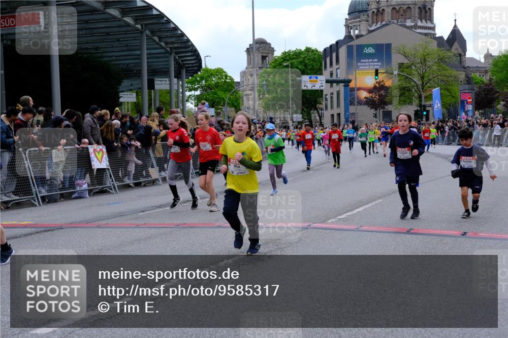 25.04.2026 - Das Zehntel Tim E. http://msf.ph/oto/9585317 25.04.2026 12:55:55 Ziel 10026, 10207, 10215, 10350, 10476, 10681, 10684, 10851, 10912, 10957, 10966, 10975, 10997, 10999, 11004, 11128, 11156, 11280, 11282, 11456, 11633, 12025, 12047, 12163, 12223, 12232, 12266, 12268, 12272, 12294, 12308, 12667, 12735, 12873 meine-sportfotos.de