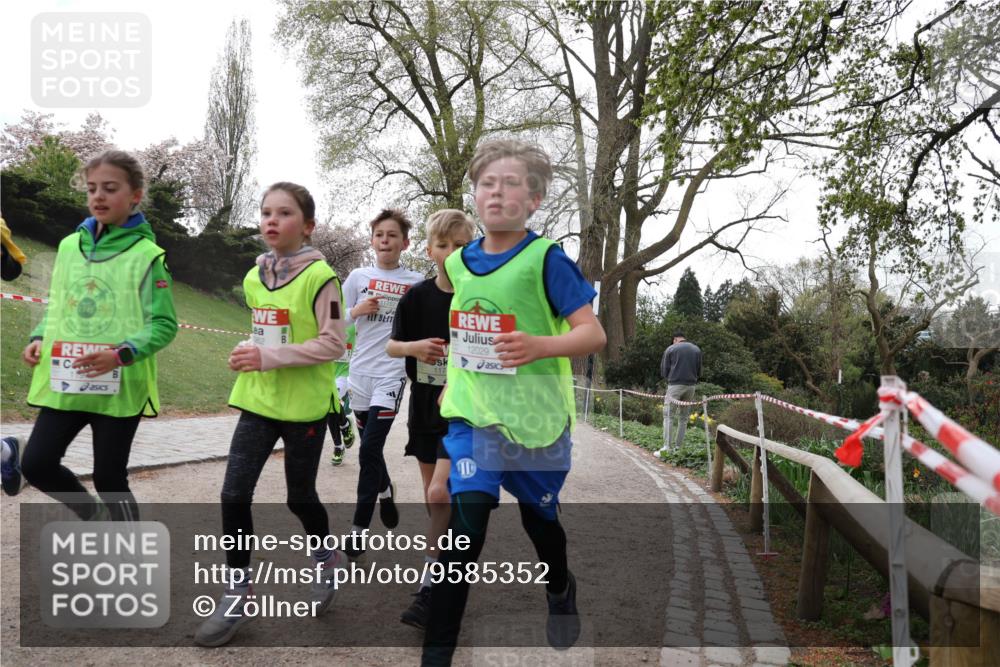 25.04.2026 - Das Zehntel Zöllner http://msf.ph/oto/9585352 25.04.2026 12:42:12 Laufen 1949, 11767, 12029, 10 meine-sportfotos.de