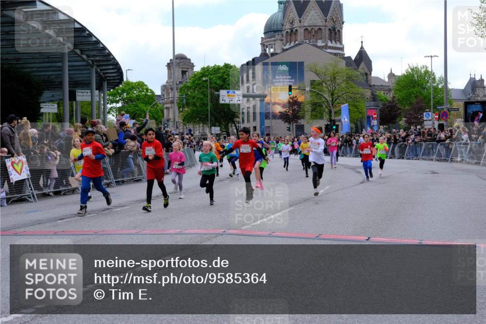 25.04.2026 - Das Zehntel Tim E. http://msf.ph/oto/9585364 25.04.2026 12:55:59 Ziel 10099, 10134, 10207, 10215, 10254, 10350, 10409, 10411, 10684, 10912, 10957, 10966, 10975, 10997, 10999, 11004, 11014, 11128, 11156, 11280, 11282, 11456, 11457, 11633, 11756, 11771, 11854, 12156, 12163, 12232, 12268, 12308, 12421, 12441, 12580, 12667, 12822 meine-sportfotos.de