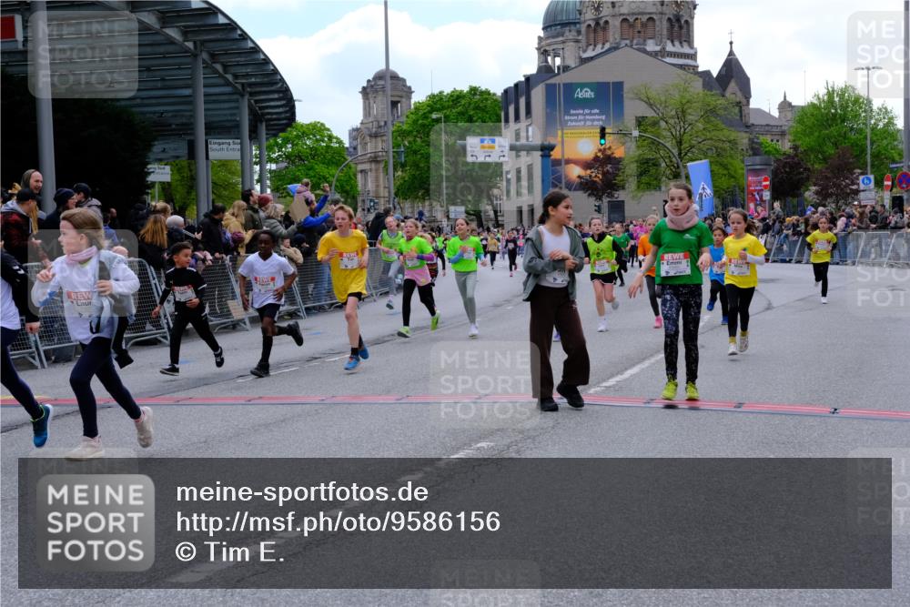 25.04.2026 - Das Zehntel Tim E. http://msf.ph/oto/9586156 25.04.2026 12:56:59 Ziel 10025, 10282, 10326, 10332, 10495, 10497, 10501, 10632, 10636, 10654, 10660, 10870, 10887, 11049, 11067, 11076, 11081, 11290, 11292, 11299, 11833, 12023, 12032, 12256, 12276, 12345, 12396, 12530, 12641, 12677, 12723, 12724, 12726, 12777, 12798 meine-sportfotos.de