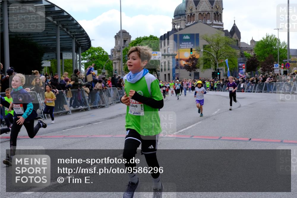 25.04.2026 - Das Zehntel Tim E. http://msf.ph/oto/9586296 25.04.2026 12:57:08 Ziel 10181, 10212, 10233, 10245, 10282, 10284, 10295, 10336, 10349, 10576, 10588, 10654, 10824, 10870, 11022, 11025, 11067, 11139, 11290, 11318, 11523, 11881, 12023, 12032, 12112, 12256, 12396, 12410, 12479, 12559, 12572, 12726, 12777, 12798, 12900 meine-sportfotos.de