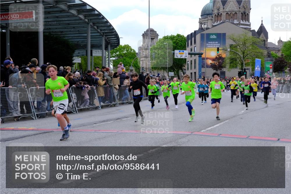 25.04.2026 - Das Zehntel Tim E. http://msf.ph/oto/9586441 25.04.2026 12:57:18 Ziel 10013, 10021, 10101, 10217, 10410, 10469, 10500, 10576, 10588, 10782, 11111, 11117, 11879, 12098, 12111, 12226, 12248, 12410, 12559, 12582, 12649, 12672, 12715, 12718, 12733, 12766, 12841, 12848, 12908 meine-sportfotos.de
