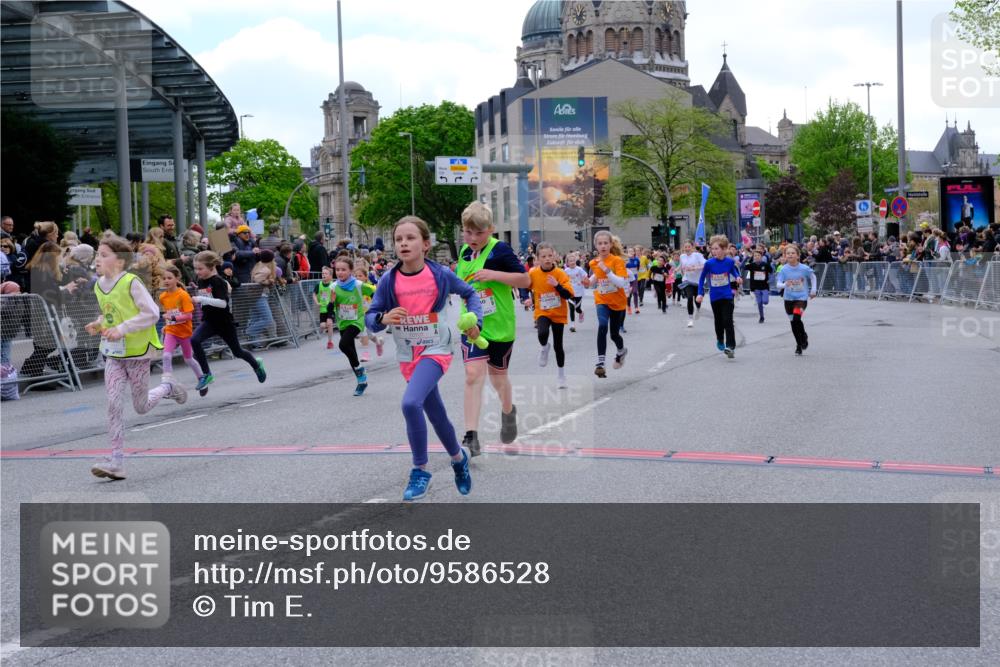 25.04.2026 - Das Zehntel Tim E. http://msf.ph/oto/9586528 25.04.2026 12:57:24 Ziel 10101, 10217, 10410, 10469, 10661, 10687, 10695, 10782, 11010, 11013, 11019, 11445, 11487, 11516, 11680, 11697, 11698, 11711, 11746, 11750, 11754, 11763, 11768, 11879, 12000, 12098, 12111, 12136, 12221, 12224, 12226, 12248, 12379, 12443, 12467, 12582, 12649, 12672, 12715, 12718, 12733, 12766, 12841, 12848, 12908 meine-sportfotos.de