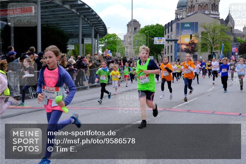 25.04.2026 - Das Zehntel Tim E. http://msf.ph/oto/9586578 25.04.2026 12:57:25 Ziel 10101, 10217, 10410, 10469, 10661, 10687, 10695, 10782, 11010, 11013, 11019, 11436, 11445, 11487, 11516, 11680, 11697, 11698, 11711, 11746, 11750, 11754, 11763, 11768, 11913, 12000, 12098, 12111, 12136, 12221, 12224, 12226, 12248, 12379, 12443, 12467, 12649, 12672, 12715, 12718, 12766, 12841, 12848, 12908 meine-sportfotos.de