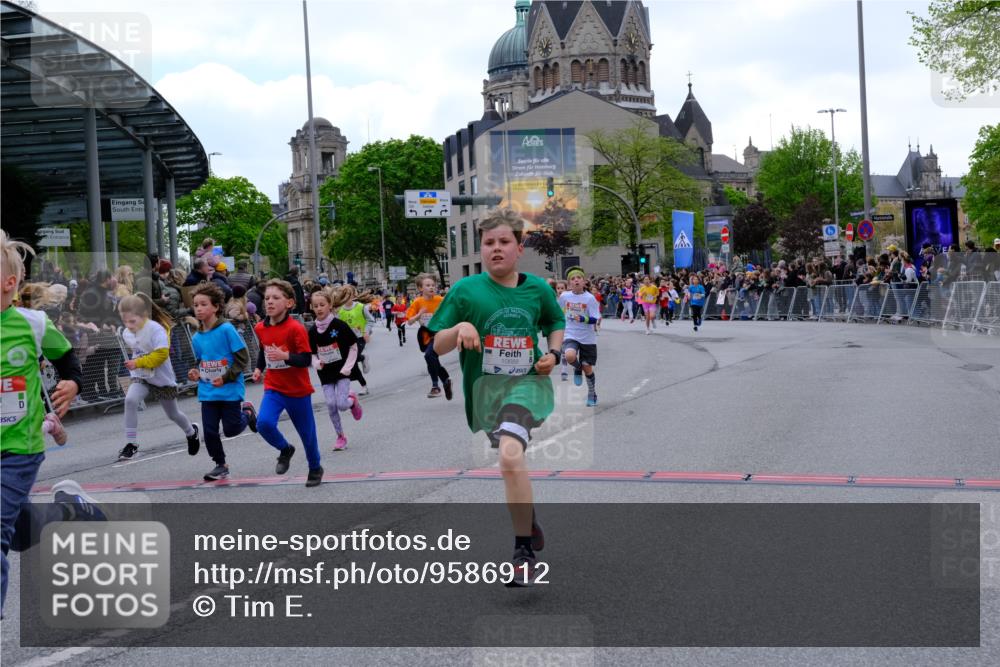25.04.2026 - Das Zehntel Tim E. http://msf.ph/oto/9586912 25.04.2026 12:57:41 Ziel 10137, 10146, 10205, 10379, 10456, 10459, 10490, 10538, 10540, 10688, 10696, 10926, 10938, 10942, 10949, 10952, 10955, 11508, 11522, 11657, 11719, 11894, 11904, 12030, 12035, 12036, 12041, 12049, 12082, 12233, 12234, 12251, 12383, 12390, 12407, 12500, 12545, 12546, 12606, 12644, 12775, 12893, 12916, 12917 meine-sportfotos.de
