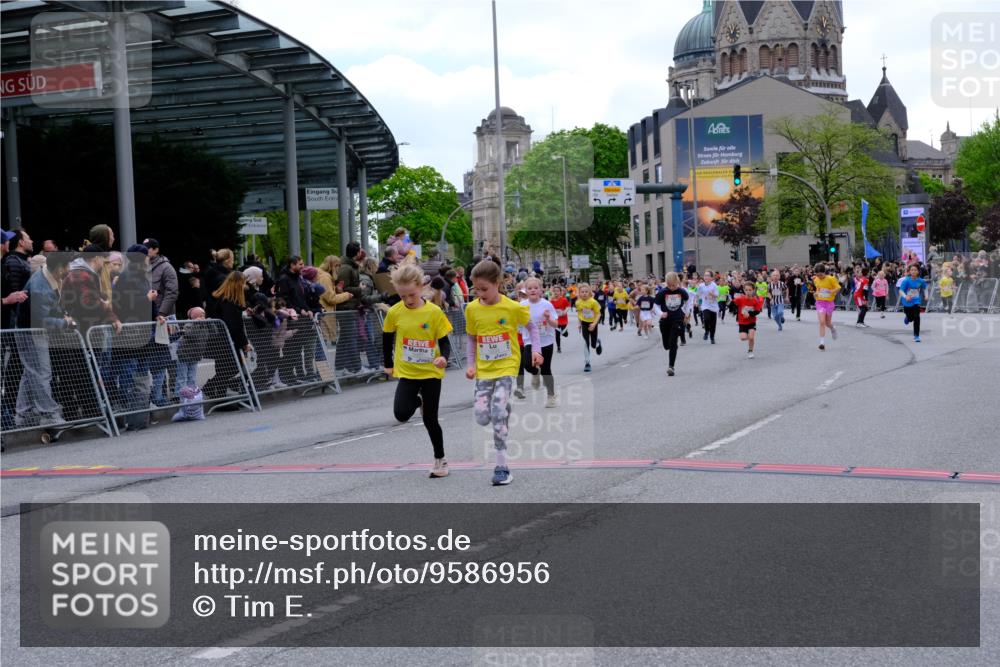 25.04.2026 - Das Zehntel Tim E. http://msf.ph/oto/9586956 25.04.2026 12:57:44 Ziel 10137, 10146, 10205, 10379, 10456, 10459, 10490, 10538, 10688, 10891, 10895, 10921, 10926, 10938, 10942, 10952, 10954, 10955, 11327, 11508, 11522, 11710, 11719, 11828, 11894, 11904, 12036, 12041, 12082, 12233, 12251, 12390, 12500, 12893, 12916, 12917 meine-sportfotos.de