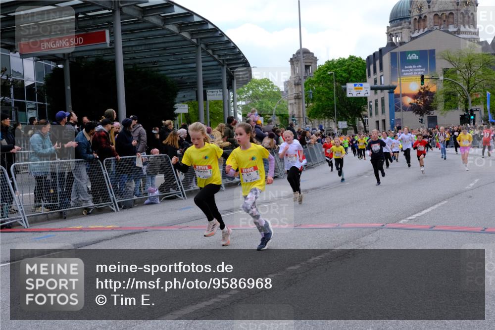 25.04.2026 - Das Zehntel Tim E. http://msf.ph/oto/9586968 25.04.2026 12:57:45 Ziel 10000, 10137, 10146, 10205, 10379, 10490, 10538, 10688, 10891, 10895, 10921, 10926, 10938, 10942, 10952, 10954, 10955, 11327, 11394, 11710, 11719, 11828, 11894, 11904, 12036, 12082, 12233, 12251, 12390, 12500, 12893, 12916, 12917 meine-sportfotos.de