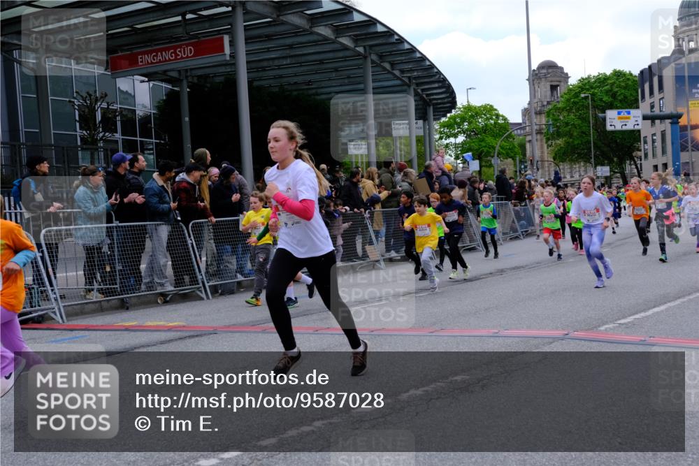 25.04.2026 - Das Zehntel Tim E. http://msf.ph/oto/9587028 25.04.2026 12:57:57 Ziel 10000, 10003, 10149, 10211, 10216, 10219, 10333, 10365, 10374, 10406, 10438, 10449, 10622, 10627, 10669, 10730, 10768, 10890, 10893, 10987, 11005, 11006, 11259, 11348, 11394, 11400, 11609, 11628, 11634, 11661, 11713, 11783, 11822, 11977, 11992, 11997, 12003, 12126, 12241, 12275, 12284, 12351, 12395, 12599, 12623, 12630, 12648, 12669, 12714, 12894, 12911 meine-sportfotos.de