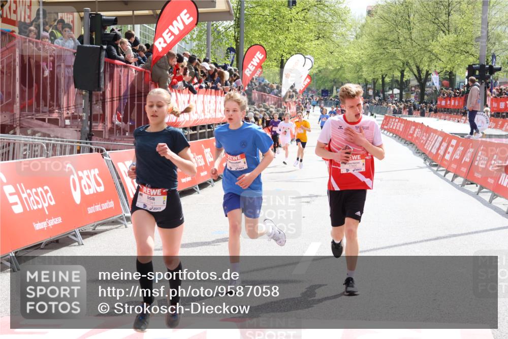 25.04.2026 - Das Zehntel Strokosch-Dieckow http://msf.ph/oto/9587058 25.04.2026 14:48:07 Ziel 15228, 15635, 16233, 16803, 17082, 17374, 17596, 17600, 17941, 18166, 18174, 18263, 15228, 15635, 16233, 16803, 17082, 17374, 17596, 17600, 17941, 18166, 18174, 18263 meine-sportfotos.de