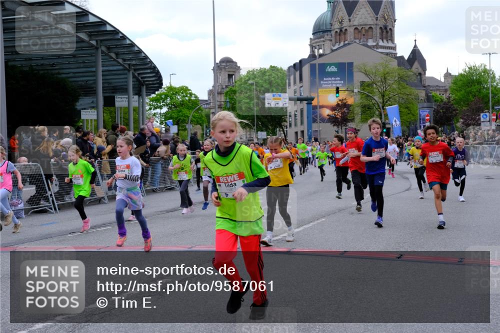 25.04.2026 - Das Zehntel Tim E. http://msf.ph/oto/9587061 25.04.2026 12:58:00 Ziel 10003, 10149, 10211, 10219, 10249, 10298, 10306, 10333, 10374, 10406, 10438, 10449, 10622, 10627, 10669, 10730, 10768, 10890, 10893, 10987, 11005, 11006, 11259, 11348, 11395, 11400, 11609, 11628, 11634, 11661, 11692, 11783, 11822, 11967, 11977, 11992, 11997, 12003, 12126, 12241, 12275, 12284, 12327, 12351, 12395, 12413, 12466, 12507, 12577, 12599, 12623, 12630, 12648, 12669, 12714, 12911 meine-sportfotos.de