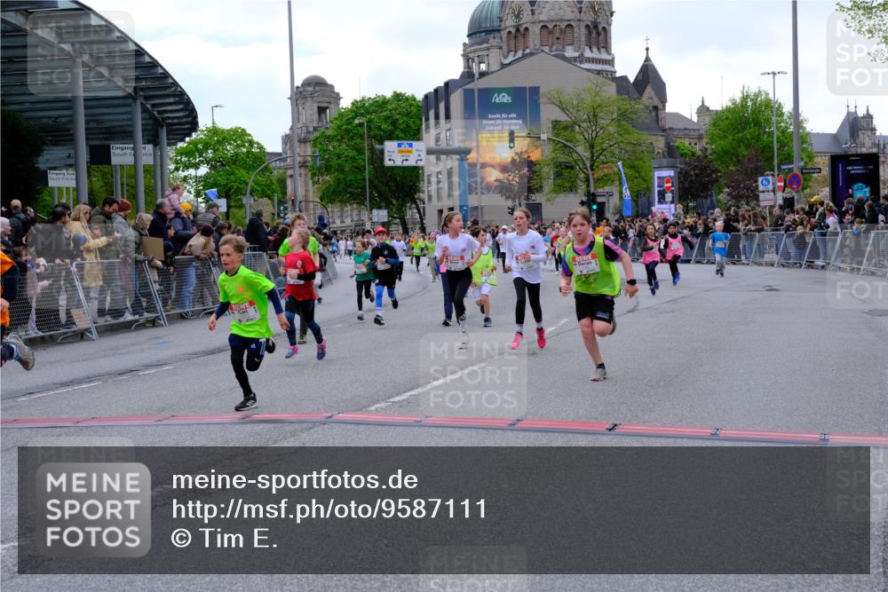 25.04.2026 - Das Zehntel Tim E. http://msf.ph/oto/9587111 25.04.2026 12:58:04 Ziel 10149, 10211, 10219, 10249, 10298, 10306, 10374, 10406, 10438, 10615, 10669, 10730, 10768, 10831, 10893, 10987, 11005, 11006, 11348, 11395, 11400, 11562, 11564, 11634, 11643, 11661, 11692, 11736, 11822, 11906, 11910, 11967, 11977, 11992, 11996, 11997, 12058, 12126, 12275, 12284, 12327, 12395, 12413, 12466, 12507, 12577, 12623, 12630, 12706, 12977 meine-sportfotos.de