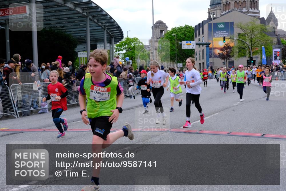 25.04.2026 - Das Zehntel Tim E. http://msf.ph/oto/9587141 25.04.2026 12:58:06 Ziel 10149, 10211, 10219, 10248, 10249, 10298, 10306, 10374, 10406, 10438, 10615, 10669, 10730, 10768, 10831, 10987, 11005, 11006, 11300, 11348, 11395, 11400, 11562, 11564, 11634, 11643, 11661, 11692, 11736, 11906, 11910, 11967, 11976, 11977, 11979, 11992, 11993, 11996, 11997, 12058, 12126, 12327, 12395, 12413, 12466, 12507, 12577, 12623, 12630, 12706, 12977, 12978, 12988 meine-sportfotos.de