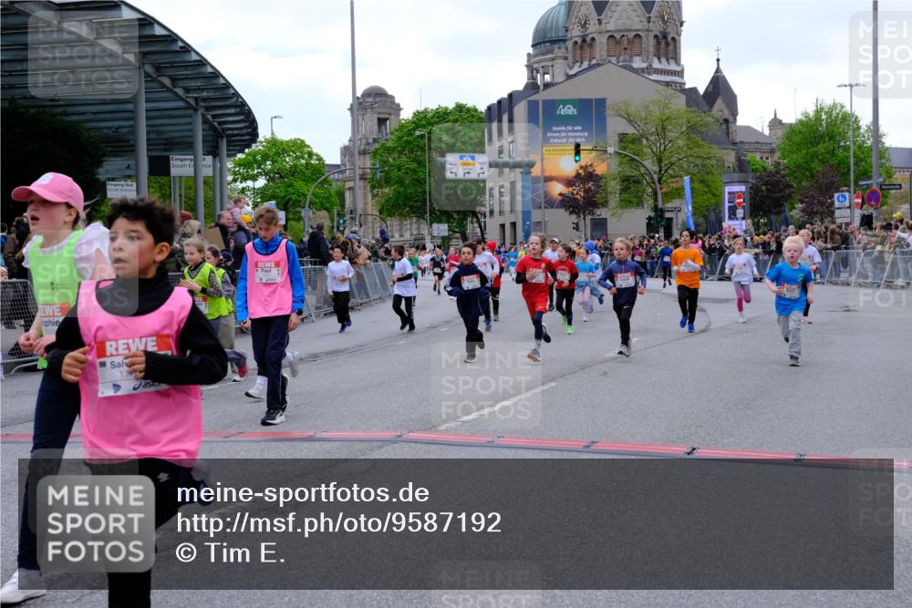 25.04.2026 - Das Zehntel Tim E. http://msf.ph/oto/9587192 25.04.2026 12:58:10 Ziel 10248, 10249, 10298, 10306, 10615, 10665, 10668, 10674, 10831, 11089, 11105, 11300, 11395, 11427, 11442, 11443, 11481, 11482, 11562, 11564, 11643, 11664, 11692, 11736, 11906, 11910, 11967, 11976, 11979, 11993, 11996, 12058, 12327, 12413, 12460, 12466, 12504, 12507, 12577, 12706, 12926, 12977, 12978, 12988 meine-sportfotos.de