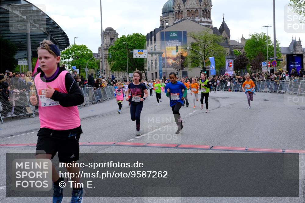 25.04.2026 - Das Zehntel Tim E. http://msf.ph/oto/9587262 25.04.2026 12:58:17 Ziel 10116, 10248, 10285, 10609, 10665, 10668, 10674, 11089, 11105, 11233, 11294, 11300, 11309, 11427, 11442, 11443, 11481, 11482, 11575, 11664, 11900, 11976, 11979, 11991, 11993, 12388, 12392, 12411, 12460, 12504, 12538, 12608, 12627, 12732, 12779, 12926, 12978, 12982, 12988, 13031, 13036 meine-sportfotos.de