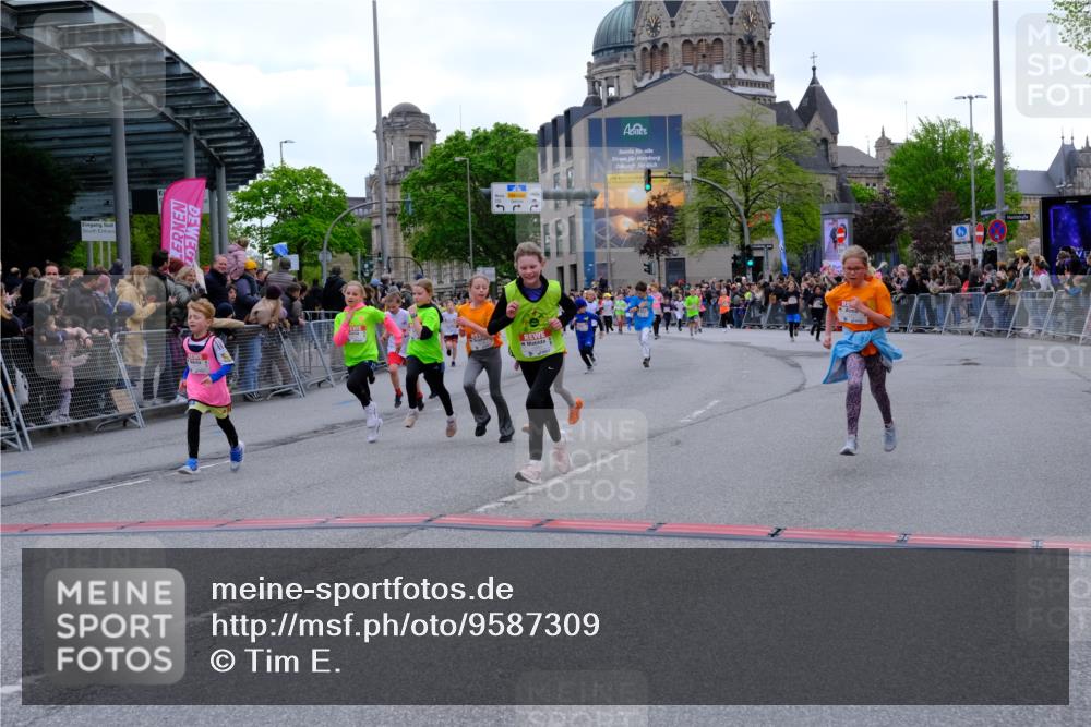 25.04.2026 - Das Zehntel Tim E. http://msf.ph/oto/9587309 25.04.2026 12:58:19 Ziel 10116, 10132, 10285, 10609, 10665, 10668, 10674, 11089, 11105, 11233, 11294, 11309, 11350, 11427, 11442, 11443, 11481, 11482, 11575, 11664, 11900, 11991, 12388, 12392, 12411, 12460, 12504, 12538, 12608, 12627, 12732, 12779, 12926, 12982, 13031, 13036 meine-sportfotos.de