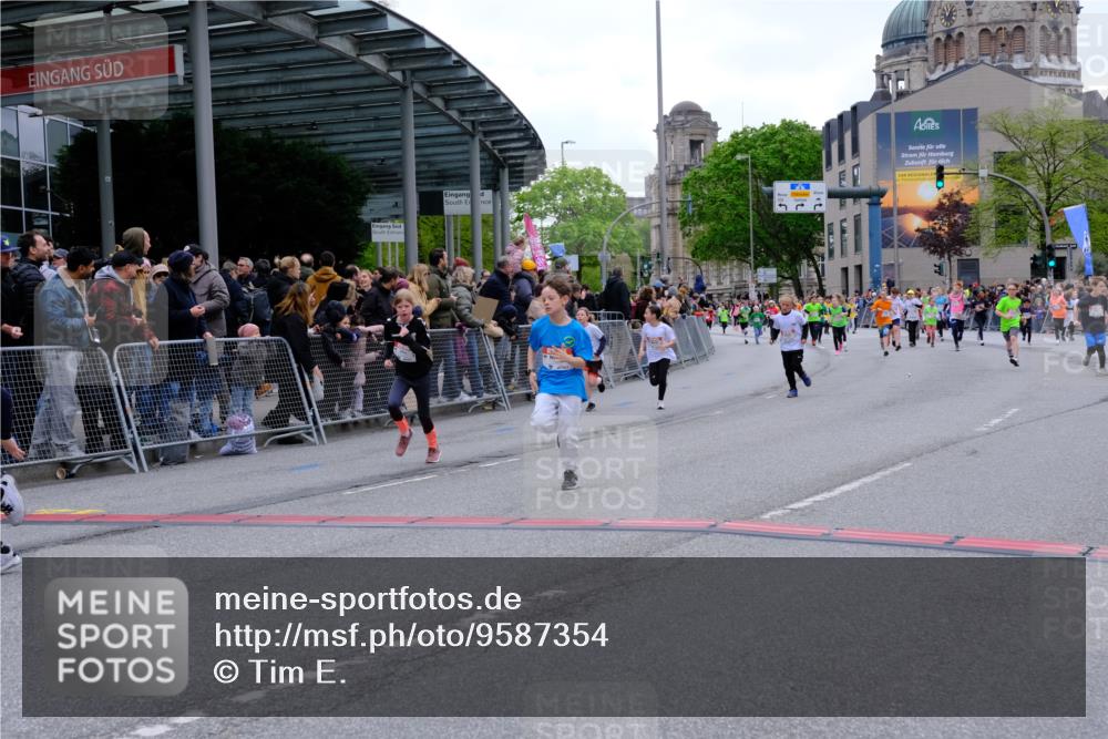 25.04.2026 - Das Zehntel Tim E. http://msf.ph/oto/9587354 25.04.2026 12:58:23 Ziel 10116, 10132, 10285, 10529, 10561, 10609, 11233, 11294, 11309, 11350, 11429, 11440, 11575, 11900, 11954, 11991, 12388, 12392, 12411, 12538, 12608, 12627, 12732, 12779, 12785, 12982, 13031, 13036 meine-sportfotos.de