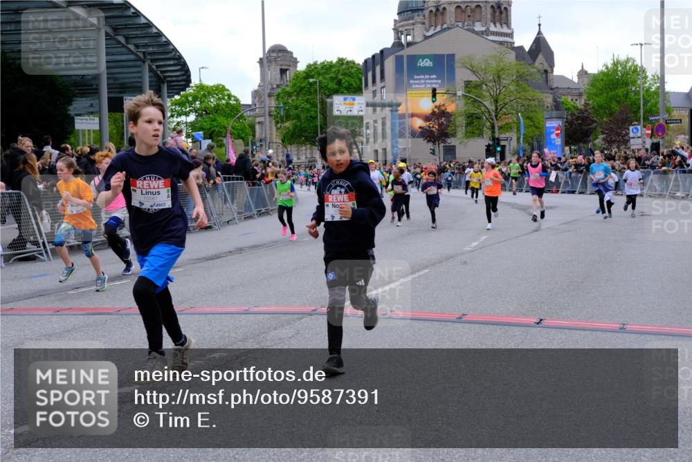 25.04.2026 - Das Zehntel Tim E. http://msf.ph/oto/9587391 25.04.2026 12:58:29 Ziel 10132, 10210, 10222, 10360, 10529, 10561, 10609, 10753, 10802, 11294, 11309, 11350, 11393, 11407, 11429, 11440, 11627, 11670, 11900, 11932, 11954, 12399, 12785, 12915, 12942 meine-sportfotos.de