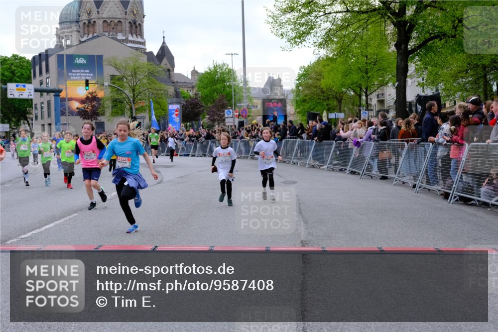 25.04.2026 - Das Zehntel Tim E. http://msf.ph/oto/9587408 25.04.2026 12:58:32 Ziel 10210, 10222, 10360, 10529, 10561, 10618, 10656, 10753, 10802, 10925, 11393, 11407, 11429, 11440, 11627, 11670, 11821, 11824, 11932, 11954, 12125, 12174, 12399, 12710, 12785, 12915, 12922, 12942 meine-sportfotos.de