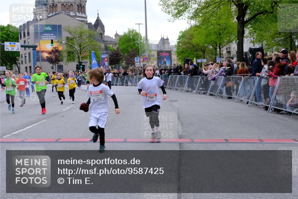 25.04.2026 - Das Zehntel Tim E. http://msf.ph/oto/9587425 25.04.2026 12:58:34 Ziel 10210, 10222, 10360, 10461, 10529, 10561, 10618, 10656, 10753, 10802, 10925, 11135, 11393, 11407, 11470, 11627, 11670, 11821, 11824, 11932, 12125, 12166, 12167, 12174, 12399, 12635, 12710, 12785, 12915, 12922, 12942 meine-sportfotos.de