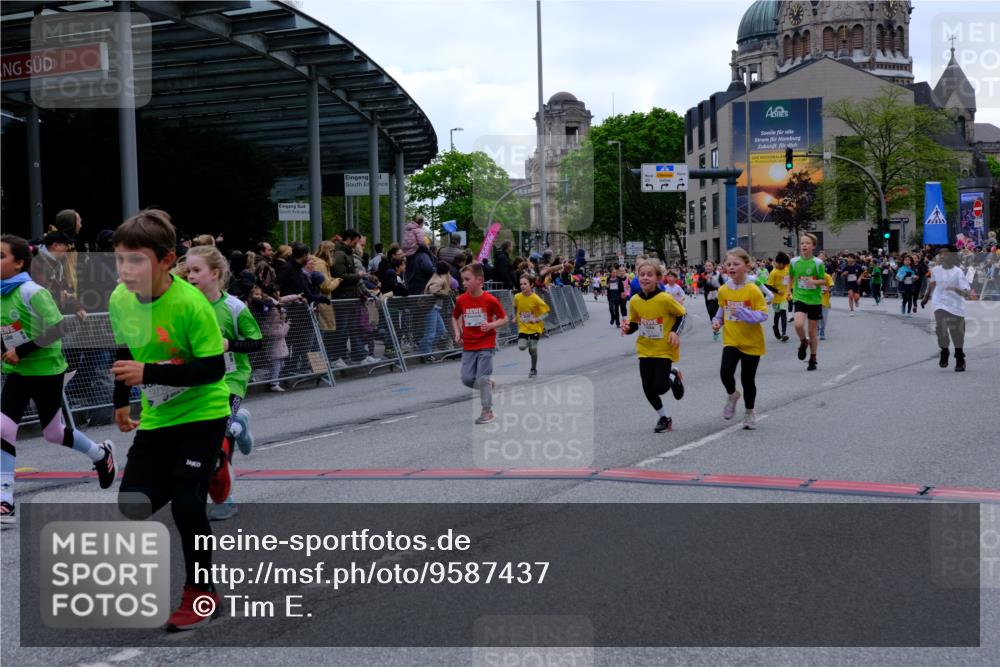 25.04.2026 - Das Zehntel Tim E. http://msf.ph/oto/9587437 25.04.2026 12:58:36 Ziel 10210, 10222, 10283, 10360, 10461, 10618, 10656, 10753, 10802, 10925, 11135, 11393, 11407, 11470, 11627, 11670, 11821, 11824, 11932, 12125, 12166, 12167, 12174, 12399, 12635, 12710, 12915, 12922, 12942 meine-sportfotos.de