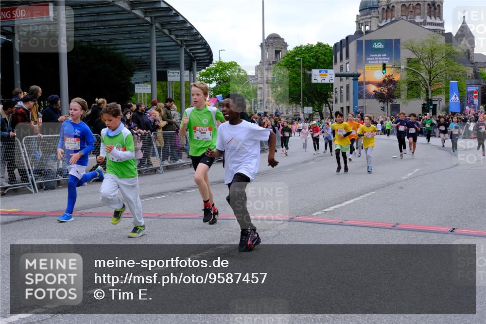 25.04.2026 - Das Zehntel Tim E. http://msf.ph/oto/9587457 25.04.2026 12:58:39 Ziel 10175, 10203, 10210, 10222, 10283, 10352, 10355, 10360, 10461, 10550, 10595, 10618, 10656, 10802, 10925, 11135, 11206, 11393, 11407, 11470, 11670, 11778, 11821, 11824, 11829, 11857, 11865, 12125, 12166, 12167, 12174, 12436, 12635, 12710, 12915, 12922, 12942 meine-sportfotos.de