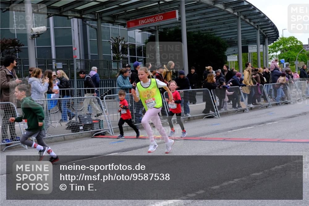 25.04.2026 - Das Zehntel Tim E. http://msf.ph/oto/9587538 25.04.2026 12:58:50 Ziel 10004, 10005, 10184, 10208, 10247, 10352, 10355, 10550, 10595, 10644, 10983, 11110, 11123, 11188, 11206, 11328, 11329, 11374, 11411, 11417, 11645, 12038, 12182, 12209, 12381, 12382, 12436 meine-sportfotos.de