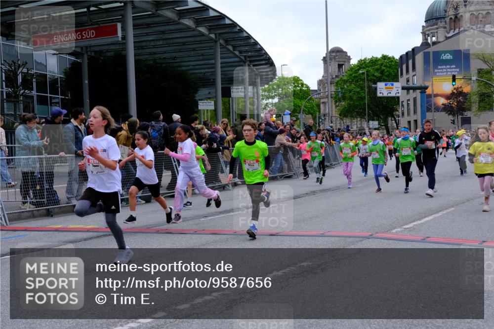 25.04.2026 - Das Zehntel Tim E. http://msf.ph/oto/9587656 25.04.2026 12:59:05 Ziel 10098, 10250, 10251, 10598, 11063, 11090, 11102, 11150, 11197, 11265, 11559, 11936, 11940, 12131, 12157, 12194, 12199, 12239, 12243, 12246, 12252, 12263, 12609, 12615, 12880, 12895, 12975 meine-sportfotos.de