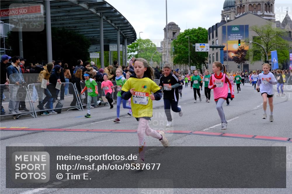 25.04.2026 - Das Zehntel Tim E. http://msf.ph/oto/9587677 25.04.2026 12:59:07 Ziel 10098, 10250, 10251, 10585, 10586, 10589, 10598, 10657, 10659, 11063, 11090, 11102, 11150, 11197, 11265, 11559, 11936, 11940, 12131, 12157, 12194, 12199, 12239, 12243, 12252, 12263, 12288, 12561, 12609, 12615, 12880, 12895, 12975 meine-sportfotos.de