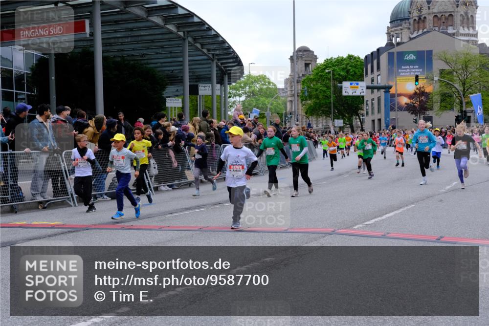 25.04.2026 - Das Zehntel Tim E. http://msf.ph/oto/9587700 25.04.2026 12:59:09 Ziel 10098, 10250, 10251, 10585, 10586, 10589, 10631, 10657, 10659, 11063, 11090, 11102, 11150, 11197, 11265, 11477, 11559, 11936, 11940, 12131, 12157, 12194, 12199, 12239, 12243, 12252, 12263, 12285, 12288, 12561, 12609, 12615, 12880, 12895, 12903, 12932, 12975 meine-sportfotos.de