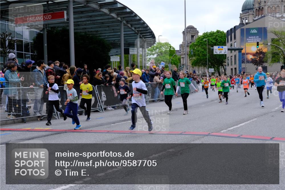 25.04.2026 - Das Zehntel Tim E. http://msf.ph/oto/9587705 25.04.2026 12:59:10 Ziel 10098, 10250, 10251, 10585, 10586, 10589, 10631, 10657, 10659, 11053, 11063, 11090, 11102, 11150, 11197, 11265, 11477, 11559, 11936, 11940, 12064, 12131, 12157, 12194, 12199, 12239, 12243, 12252, 12263, 12285, 12288, 12515, 12561, 12609, 12615, 12880, 12895, 12903, 12932, 12975 meine-sportfotos.de