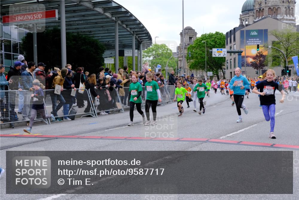 25.04.2026 - Das Zehntel Tim E. http://msf.ph/oto/9587717 25.04.2026 12:59:11 Ziel 10098, 10585, 10586, 10589, 10631, 10657, 10659, 11053, 11063, 11090, 11102, 11265, 11477, 11559, 11936, 11940, 12064, 12131, 12157, 12194, 12199, 12252, 12263, 12285, 12288, 12505, 12515, 12561, 12609, 12615, 12880, 12895, 12903, 12932 meine-sportfotos.de