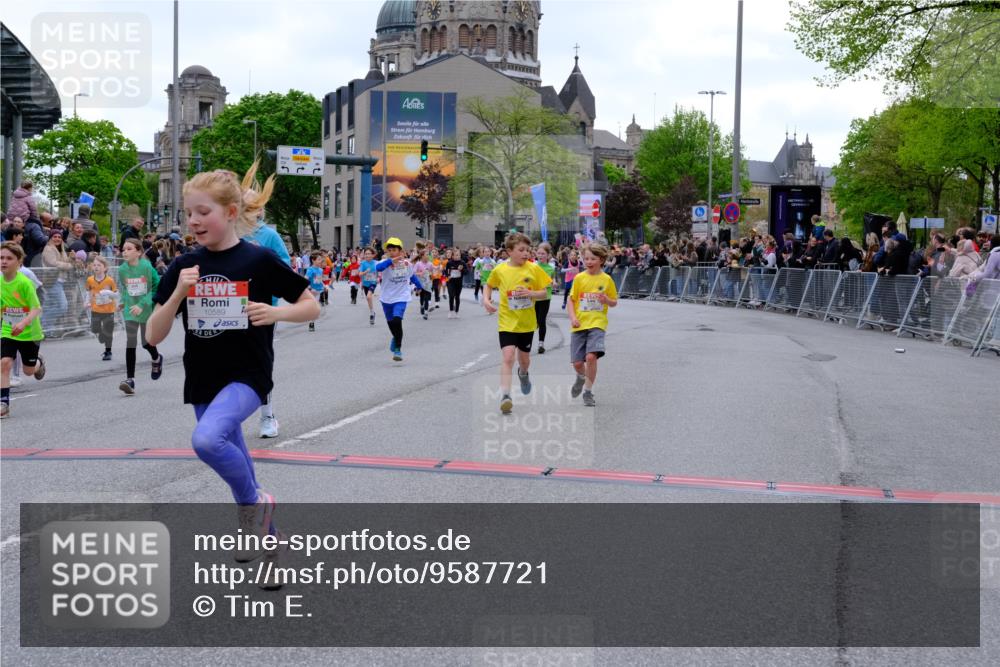 25.04.2026 - Das Zehntel Tim E. http://msf.ph/oto/9587721 25.04.2026 12:59:12 Ziel 10098, 10585, 10586, 10589, 10631, 10657, 10659, 11053, 11063, 11090, 11102, 11265, 11477, 11559, 11936, 12064, 12131, 12143, 12153, 12157, 12194, 12199, 12252, 12263, 12285, 12288, 12347, 12505, 12515, 12561, 12609, 12615, 12880, 12895, 12903, 12932 meine-sportfotos.de