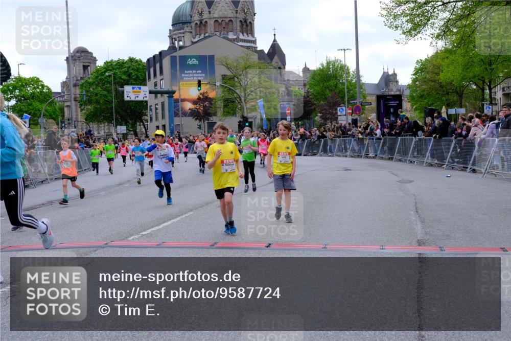 25.04.2026 - Das Zehntel Tim E. http://msf.ph/oto/9587724 25.04.2026 12:59:13 Ziel 10098, 10585, 10586, 10589, 10631, 10657, 10659, 11053, 11063, 11265, 11477, 11555, 11559, 11589, 11936, 12064, 12131, 12143, 12153, 12157, 12194, 12199, 12252, 12263, 12285, 12288, 12347, 12505, 12515, 12561, 12609, 12880, 12895, 12903, 12932 meine-sportfotos.de