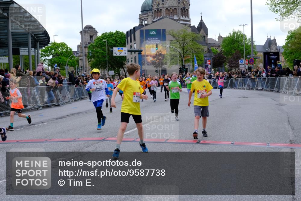 25.04.2026 - Das Zehntel Tim E. http://msf.ph/oto/9587738 25.04.2026 12:59:14 Ziel 10098, 10585, 10586, 10589, 10631, 10657, 10659, 11053, 11063, 11126, 11131, 11265, 11477, 11555, 11559, 11589, 11936, 12064, 12131, 12143, 12153, 12157, 12194, 12199, 12252, 12285, 12288, 12347, 12376, 12505, 12515, 12561, 12880, 12895, 12903, 12932, 12998, 12999 meine-sportfotos.de