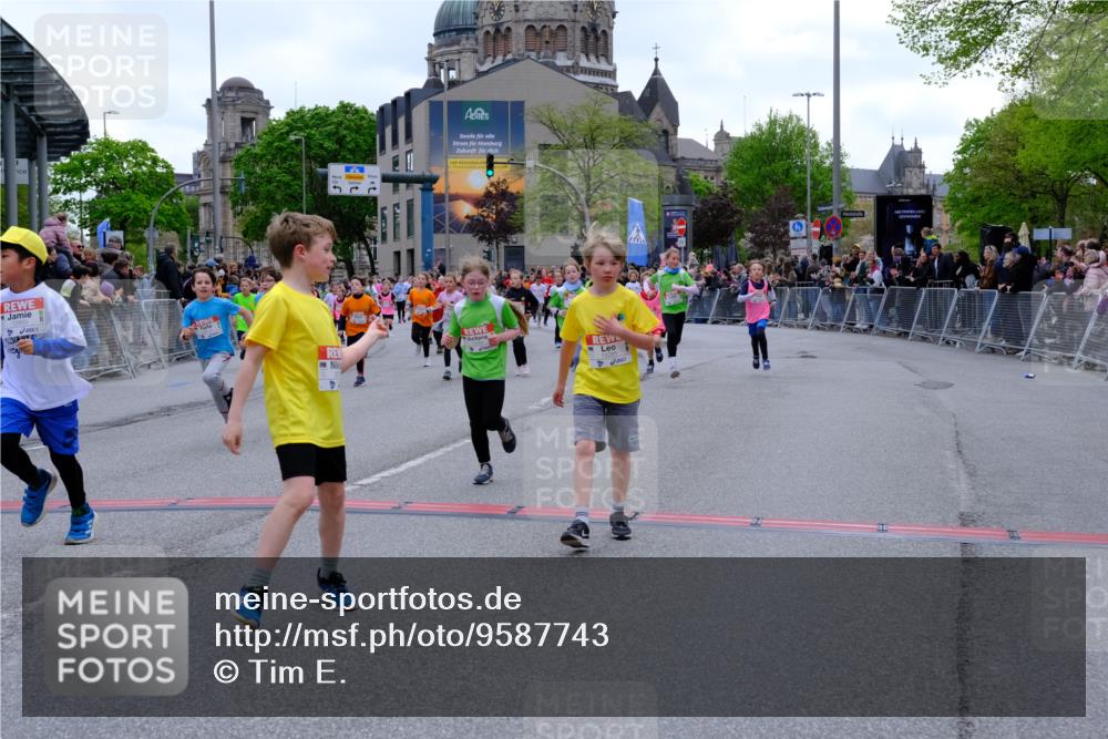 25.04.2026 - Das Zehntel Tim E. http://msf.ph/oto/9587743 25.04.2026 12:59:15 Ziel 10098, 10585, 10586, 10589, 10631, 10657, 10659, 11053, 11063, 11126, 11131, 11477, 11555, 11589, 12064, 12143, 12153, 12252, 12285, 12288, 12347, 12376, 12505, 12515, 12561, 12597, 12613, 12880, 12895, 12903, 12932, 12998, 12999 meine-sportfotos.de