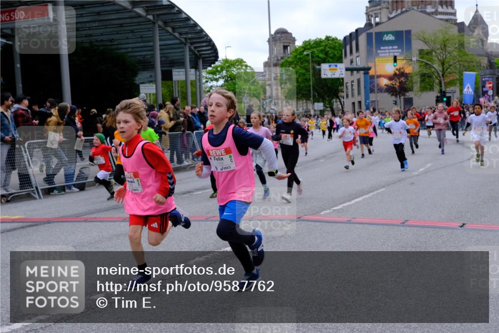 25.04.2026 - Das Zehntel Tim E. http://msf.ph/oto/9587762 25.04.2026 12:59:19 Ziel 10586, 10631, 10657, 10659, 10971, 10985, 11053, 11126, 11131, 11351, 11401, 11405, 11477, 11554, 11555, 11569, 11579, 11584, 11589, 11651, 11860, 11870, 11872, 11877, 11926, 12064, 12143, 12153, 12285, 12288, 12347, 12365, 12376, 12398, 12505, 12515, 12561, 12597, 12613, 12903, 12932, 12998, 12999 meine-sportfotos.de