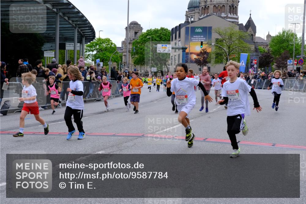 25.04.2026 - Das Zehntel Tim E. http://msf.ph/oto/9587784 25.04.2026 12:59:22 Ziel 10596, 10971, 10985, 11053, 11126, 11131, 11351, 11373, 11401, 11405, 11489, 11510, 11554, 11555, 11569, 11579, 11584, 11589, 11651, 11860, 11870, 11872, 11877, 11926, 12064, 12143, 12153, 12347, 12365, 12376, 12398, 12505, 12515, 12597, 12613, 12998, 12999 meine-sportfotos.de