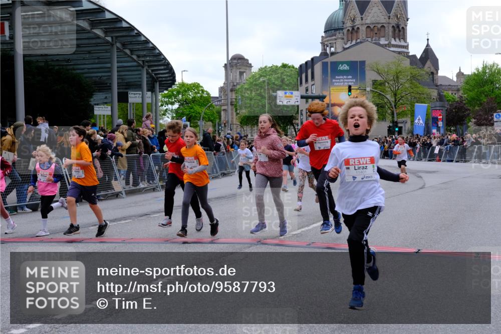 25.04.2026 - Das Zehntel Tim E. http://msf.ph/oto/9587793 25.04.2026 12:59:23 Ziel 10596, 10971, 10985, 11126, 11131, 11151, 11159, 11351, 11373, 11401, 11405, 11489, 11510, 11554, 11555, 11569, 11579, 11584, 11589, 11651, 11860, 11870, 11872, 11877, 11926, 12143, 12153, 12347, 12365, 12376, 12398, 12499, 12505, 12597, 12613, 12998, 12999 meine-sportfotos.de