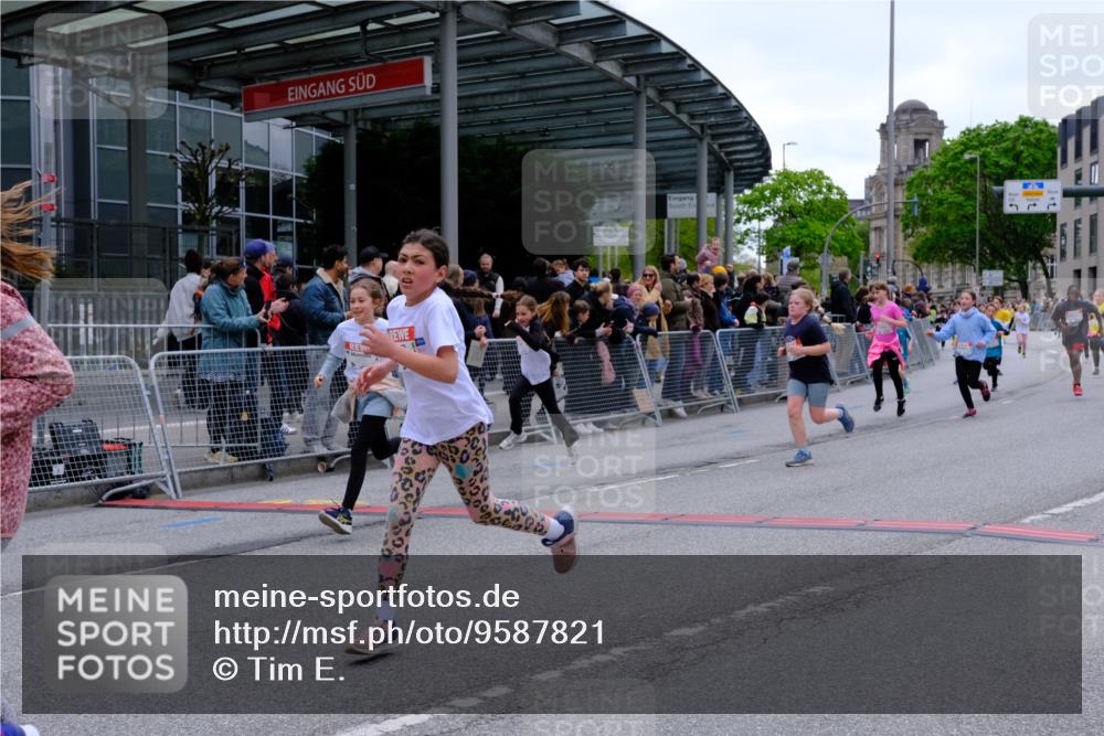 25.04.2026 - Das Zehntel Tim E. http://msf.ph/oto/9587821 25.04.2026 12:59:26 Ziel 10547, 10596, 10971, 10985, 10986, 11126, 11131, 11151, 11159, 11351, 11373, 11401, 11405, 11489, 11499, 11504, 11510, 11554, 11569, 11579, 11584, 11651, 11860, 11870, 11872, 11877, 11926, 12227, 12365, 12376, 12398, 12499, 12534, 12554, 12597, 12613, 12829, 12830, 12998, 12999 meine-sportfotos.de