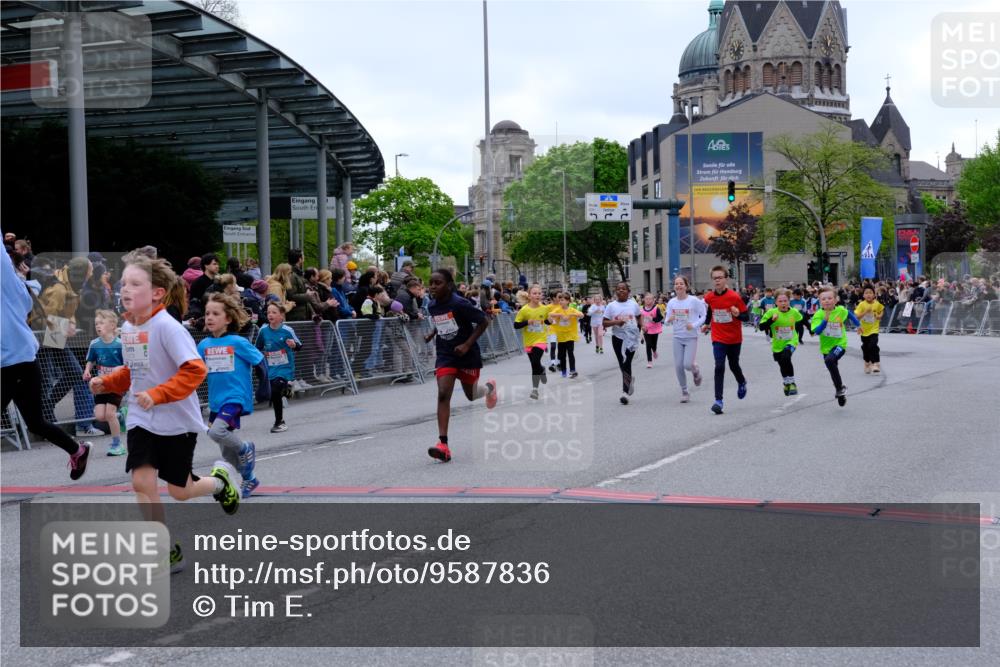 25.04.2026 - Das Zehntel Tim E. http://msf.ph/oto/9587836 25.04.2026 12:59:29 Ziel 10547, 10596, 10971, 10985, 10986, 11151, 11159, 11373, 11401, 11489, 11499, 11504, 11510, 11554, 11569, 11651, 11655, 11860, 11926, 12227, 12255, 12365, 12398, 12499, 12534, 12554, 12829, 12830, 12853, 12854, 12869 meine-sportfotos.de