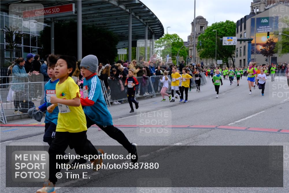 25.04.2026 - Das Zehntel Tim E. http://msf.ph/oto/9587880 25.04.2026 12:59:35 Ziel 10341, 10547, 10865, 10866, 10872, 10986, 11151, 11159, 11432, 11486, 11499, 11504, 11601, 11655, 11724, 11726, 11732, 11740, 11796, 11823, 11867, 12020, 12089, 12227, 12255, 12341, 12499, 12534, 12554, 12625, 12651, 12829, 12830, 12853, 12854, 12869, 12979 meine-sportfotos.de