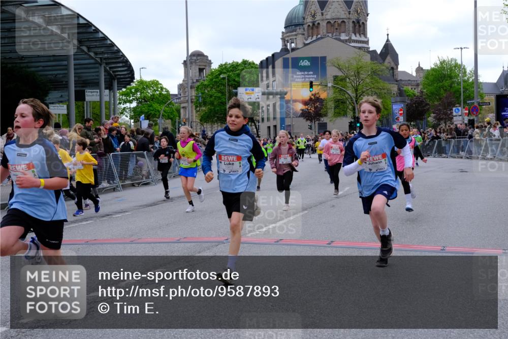 25.04.2026 - Das Zehntel Tim E. http://msf.ph/oto/9587893 25.04.2026 12:59:38 Ziel 10341, 10865, 10866, 10872, 10986, 11432, 11486, 11499, 11504, 11601, 11655, 11724, 11726, 11732, 11740, 11796, 11823, 11867, 12020, 12089, 12158, 12227, 12231, 12255, 12341, 12622, 12625, 12651, 12853, 12854, 12869, 12979 meine-sportfotos.de