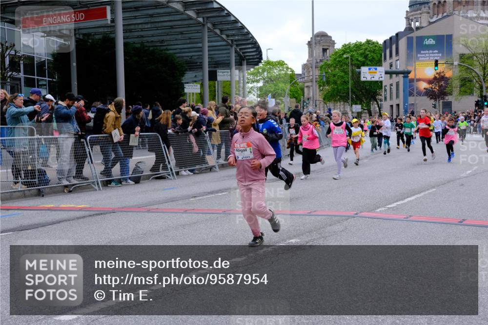 25.04.2026 - Das Zehntel Tim E. http://msf.ph/oto/9587954 25.04.2026 12:59:57 Ziel 10118, 10165, 10170, 10226, 10234, 10372, 10415, 10480, 10624, 10705, 10885, 10960, 10977, 11122, 11283, 11376, 11397, 11534, 11668, 11669, 12368, 12373, 12686, 12717, 12722, 12799, 12891, 12896, 12899, 12941, 12972 meine-sportfotos.de