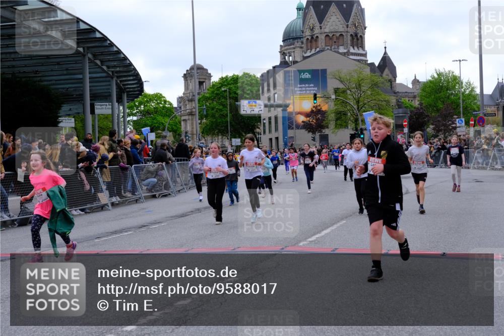 25.04.2026 - Das Zehntel Tim E. http://msf.ph/oto/9588017 25.04.2026 13:00:20 Ziel 10080, 10081, 10085, 10086, 10123, 10214, 10258, 10261, 10265, 10525, 10526, 10606, 10611, 10784, 11144, 11182, 11263, 11398, 11428, 11446, 11473, 11515, 11580, 11610, 11885, 11933, 11952, 12247 meine-sportfotos.de