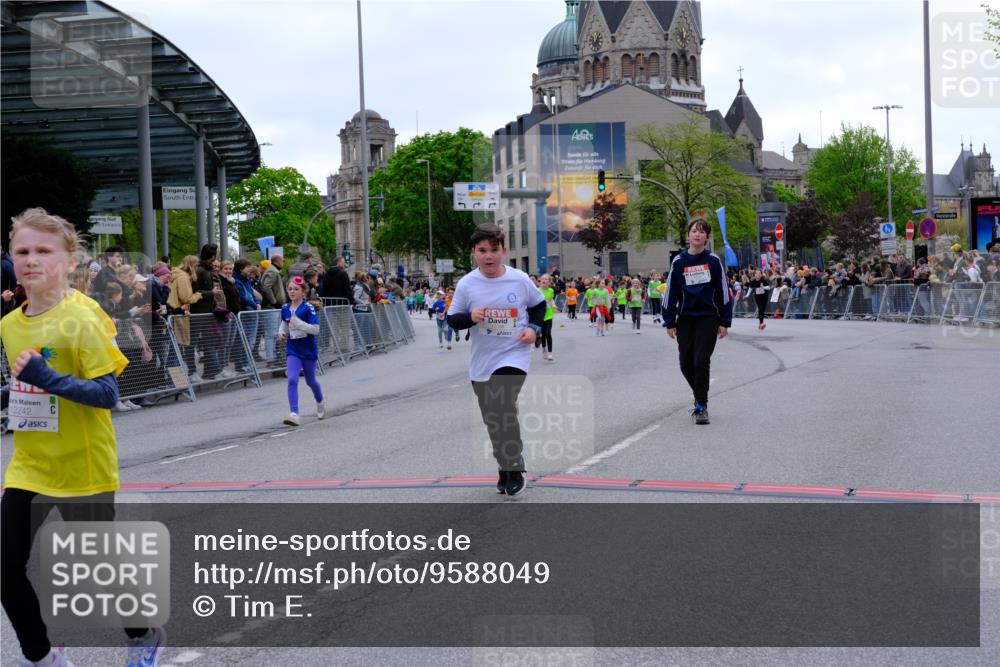 25.04.2026 - Das Zehntel Tim E. http://msf.ph/oto/9588049 25.04.2026 13:00:31 Ziel 10141, 10338, 10342, 10434, 10470, 10486, 10507, 10554, 10563, 10599, 10611, 11055, 11088, 11619, 12110, 12242, 12247, 12312, 12369, 12767, 12769, 12986, 12990 meine-sportfotos.de