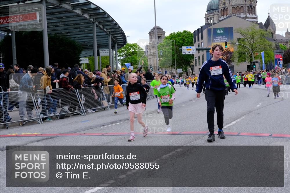 25.04.2026 - Das Zehntel Tim E. http://msf.ph/oto/9588055 25.04.2026 13:00:34 Ziel 10058, 10141, 10242, 10434, 10441, 10470, 10486, 10491, 10492, 10507, 10563, 10599, 10713, 10714, 10762, 10765, 11055, 11088, 11619, 12110, 12242, 12312, 12369, 12767, 12769, 12986, 12990 meine-sportfotos.de