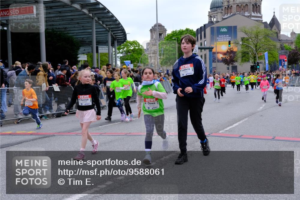 25.04.2026 - Das Zehntel Tim E. http://msf.ph/oto/9588061 25.04.2026 13:00:35 Ziel 10058, 10141, 10242, 10434, 10441, 10470, 10486, 10491, 10492, 10563, 10599, 10713, 10714, 10762, 10765, 10919, 11055, 11088, 11619, 12110, 12242, 12312, 12369, 12767, 12769, 12986, 12990 meine-sportfotos.de