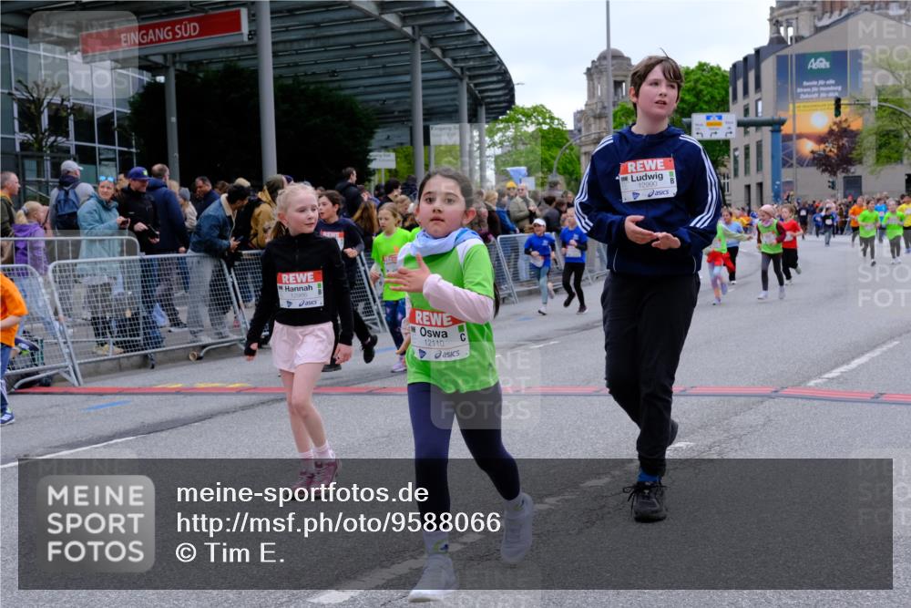 25.04.2026 - Das Zehntel Tim E. http://msf.ph/oto/9588066 25.04.2026 13:00:36 Ziel 10058, 10141, 10242, 10441, 10470, 10486, 10491, 10492, 10563, 10599, 10713, 10714, 10762, 10765, 10919, 11055, 11088, 12110, 12183, 12312, 12369, 12767, 12769, 12986, 12990, 12996 meine-sportfotos.de