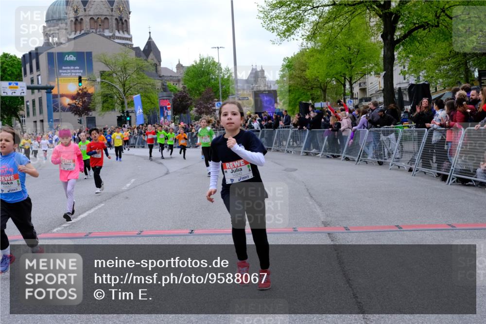 25.04.2026 - Das Zehntel Tim E. http://msf.ph/oto/9588067 25.04.2026 13:00:39 Ziel 10058, 10141, 10242, 10441, 10491, 10492, 10563, 10599, 10713, 10714, 10762, 10765, 10919, 11817, 12110, 12183, 12335, 12340, 12369, 12454, 12612, 12634, 12694, 12704, 12767, 12769, 12986, 12990, 12996 meine-sportfotos.de